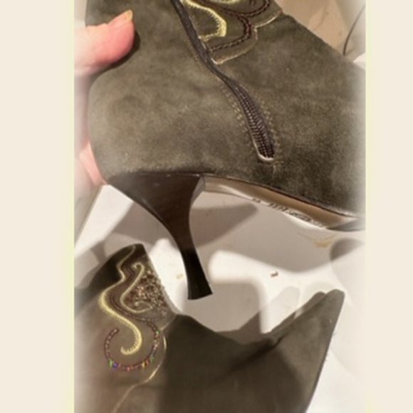 RARE! Moda di Fausto Olive Suede Sequin Heeled Ankle Boots. Size 37.5 (US 7.5) - Picture 11 of 12